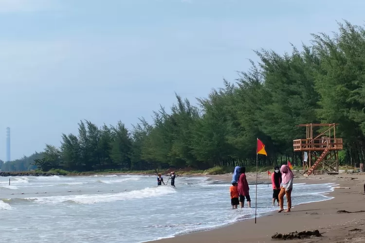 Pesona Sigandu Bikin Rindu, Ini Dia Rekomendasi Wisata Pantai di Batang dengan Suguhan Atraksinya